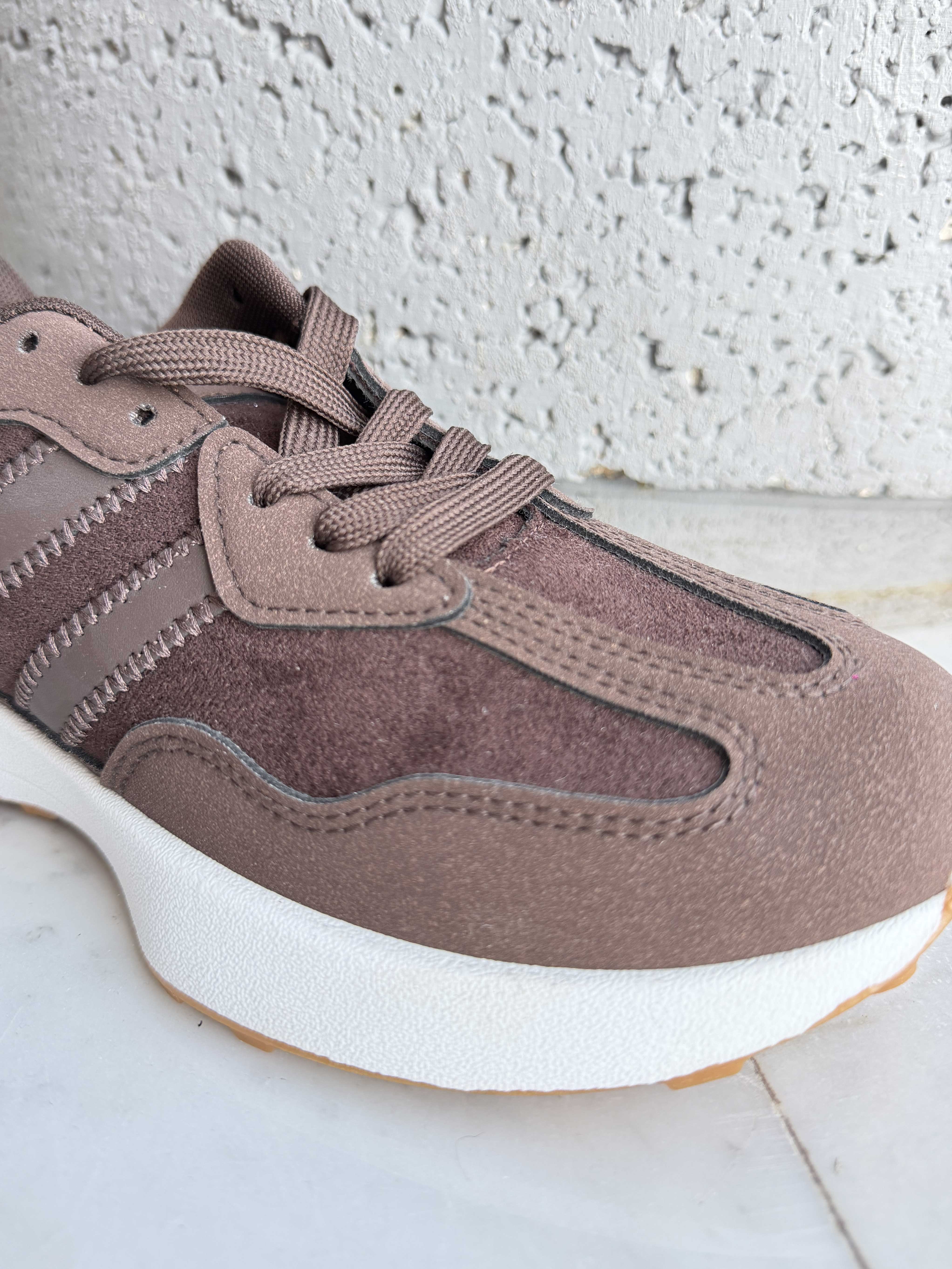 Elva - Sneakers i ruskindslook med hvid sål